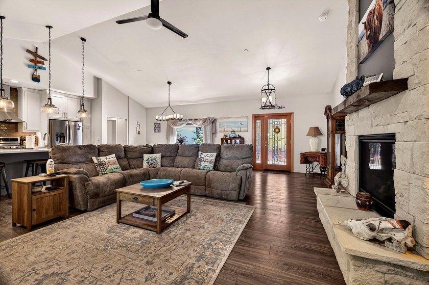 Escape to the mountains in this thoughtfully designed custom - photo 6