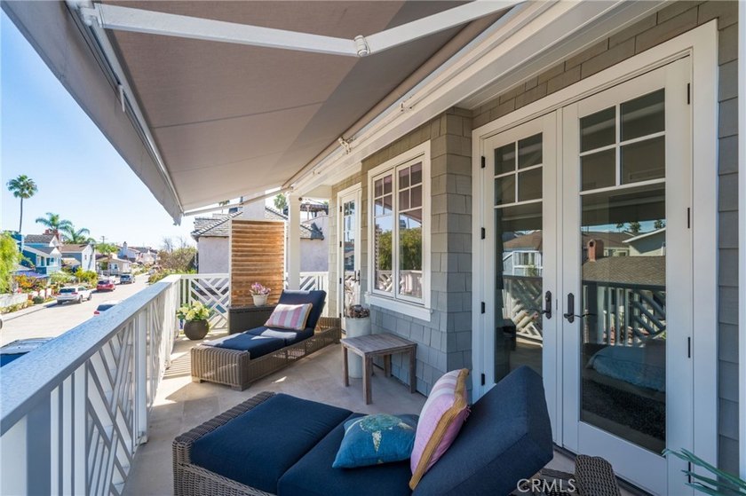 Nestled in the heart of Balboa Island, 217 Coral Avenue invites - photo 28