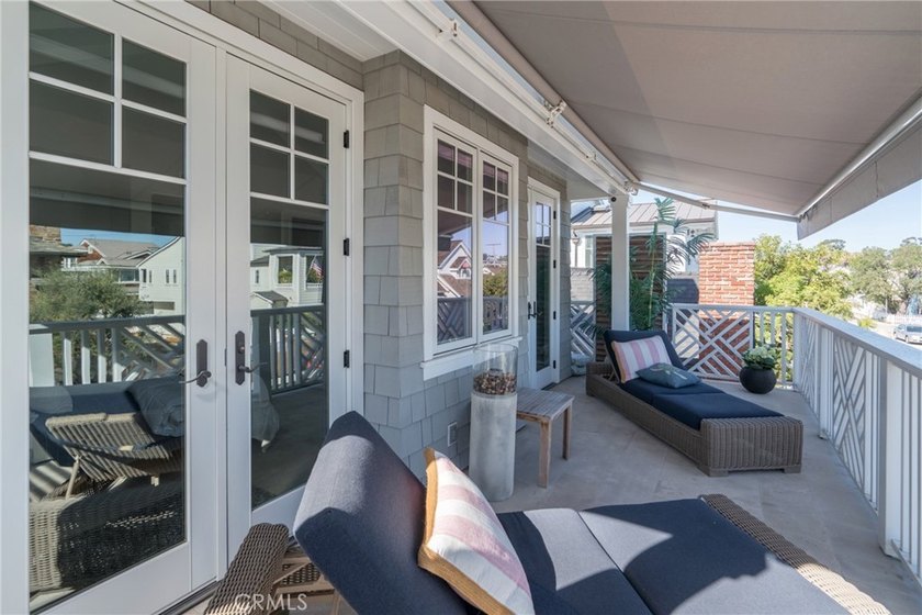 Nestled in the heart of Balboa Island, 217 Coral Avenue invites - photo 29