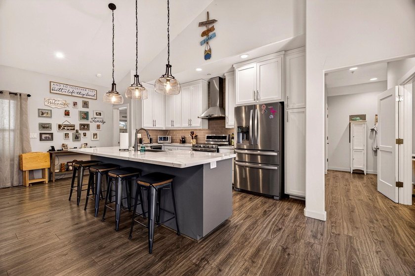 Escape to the mountains in this thoughtfully designed custom - photo 10