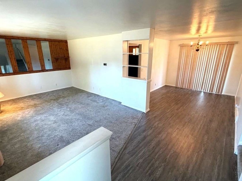 Well maintained, split-level ranch in great neighborhood. Step - photo 3