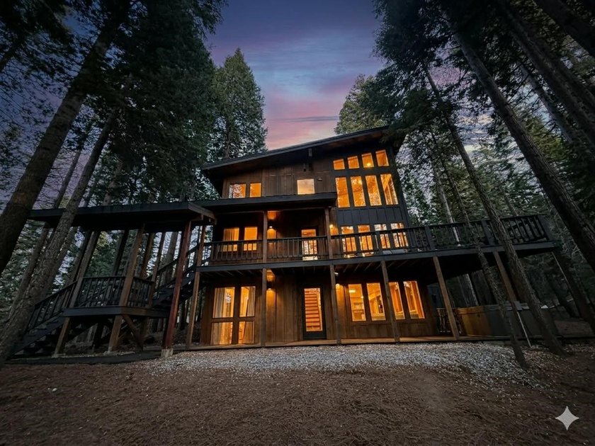 Spacious mountain home located in the highly desirable Lake - photo 2