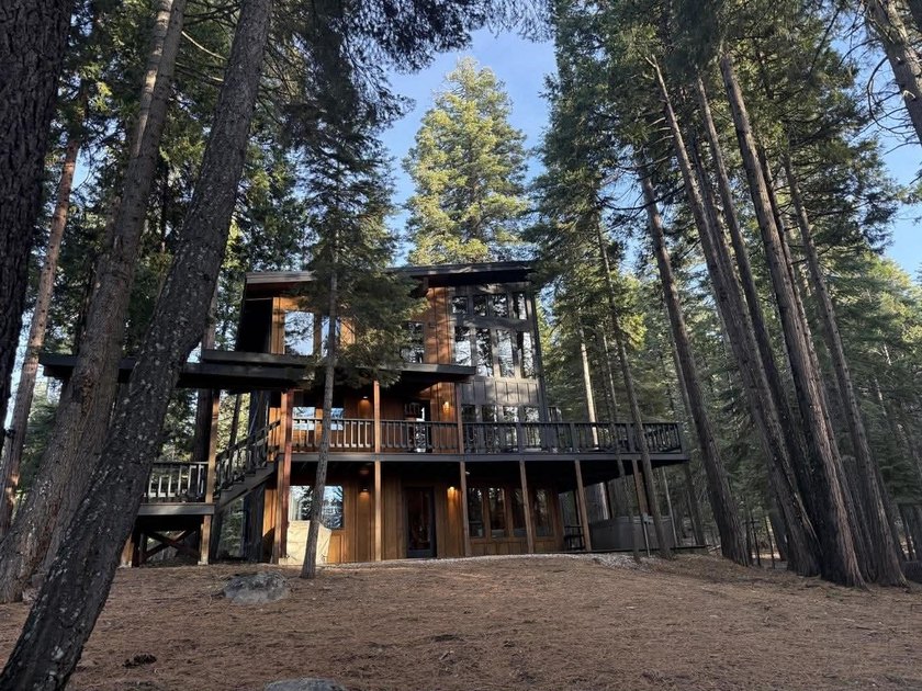 Spacious mountain home located in the highly desirable Lake - photo 3
