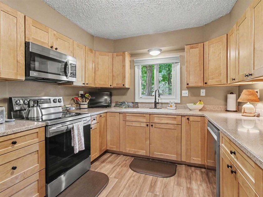 Open House Sunday July 5th from 2pm to 4pm. Welcome to Fern - photo 27