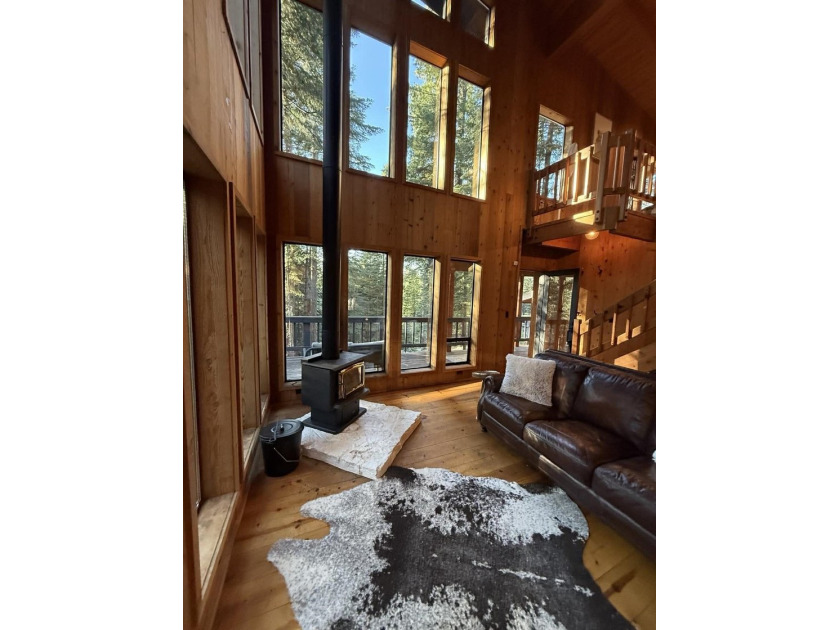 Spacious mountain home located in the highly desirable Lake - photo 8