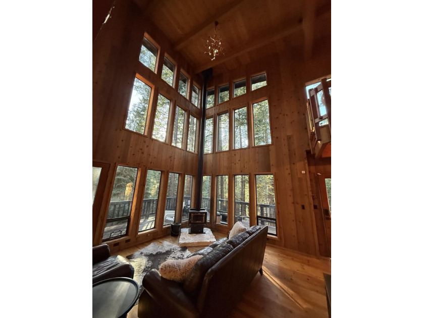 Spacious mountain home located in the highly desirable Lake - photo 9