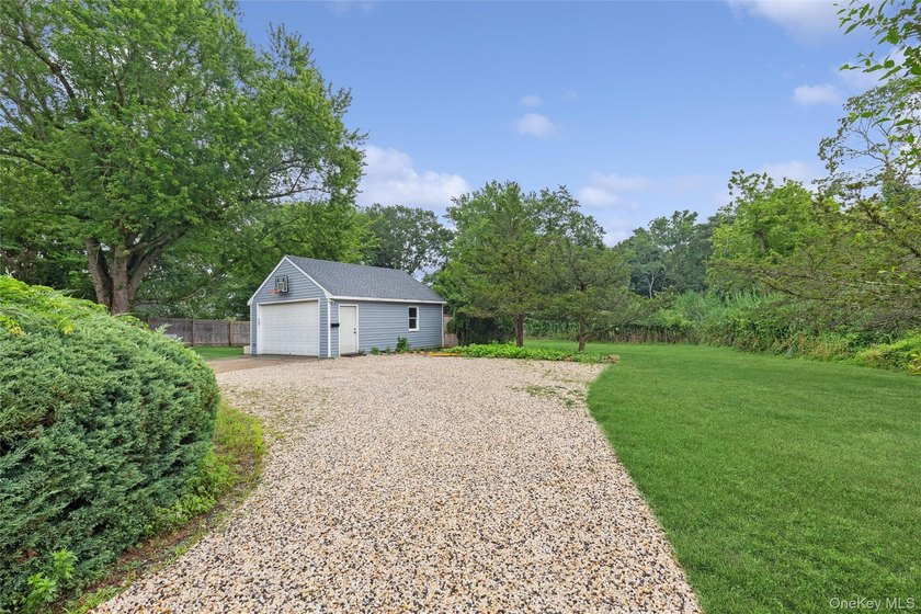 Sag Harbor Village Opportunity: 3 BR, 3 BA, 0.6 Acres. Uncover - photo 31