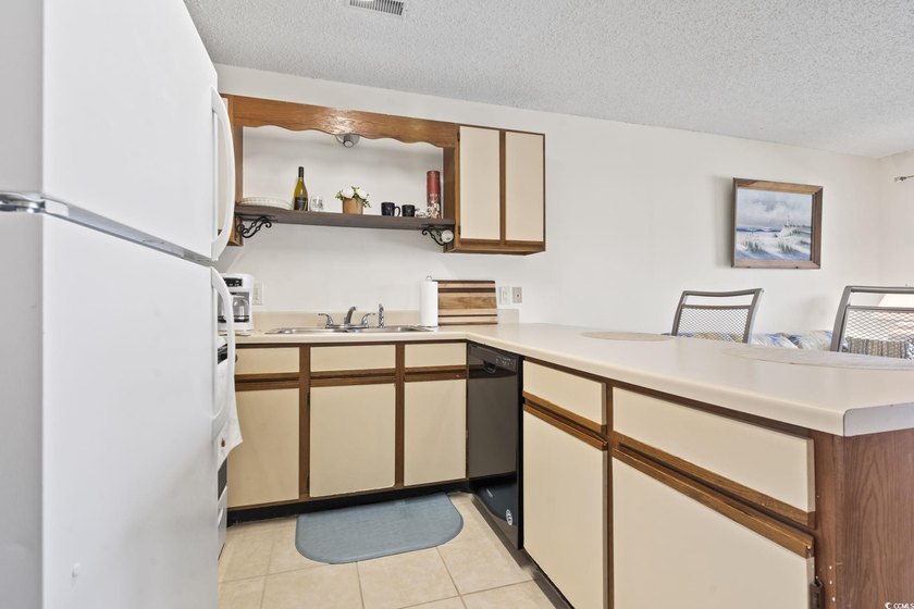 Fully furnished, turnkey one-bedroom, one-bathroom second-floor - photo 6