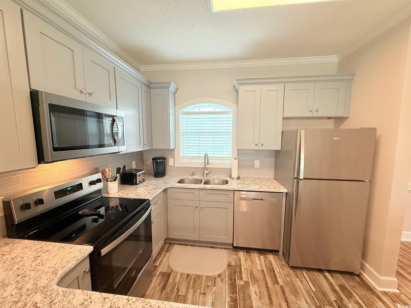 Fully Remodeled, First Floor, Corner End Unit with a Private One - photo 5