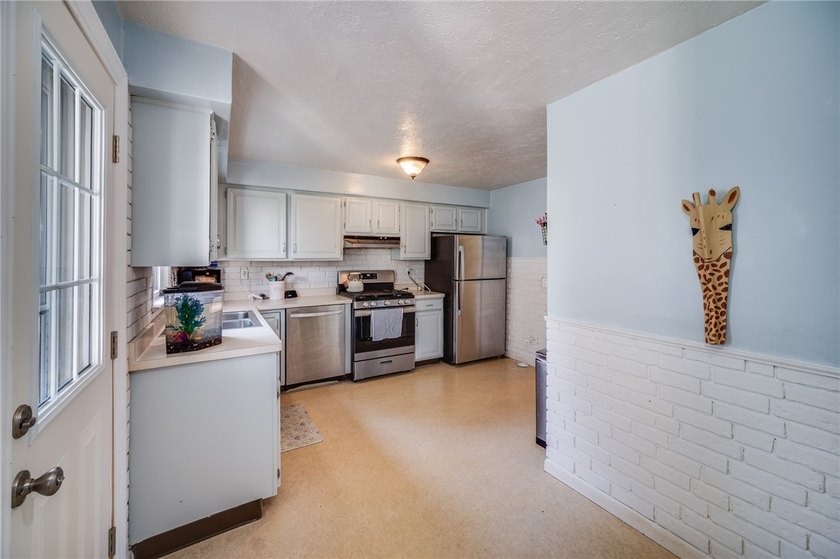 Welcome to 45 Oneta Road! Nestled on a charming neighborhood - photo 4