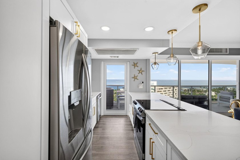 Panoramic unobstructed ocean views from every room. Beautifully - photo 11