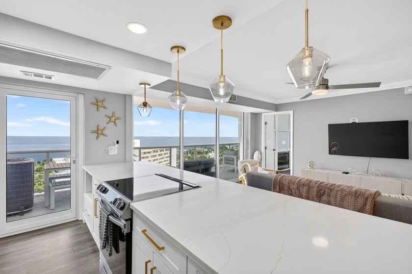 Panoramic unobstructed ocean views from every room. Beautifully - photo 12