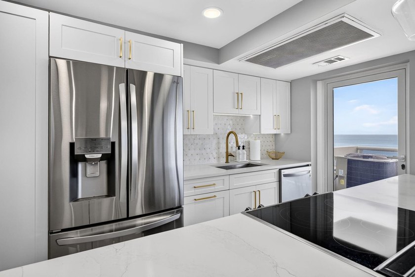 Panoramic unobstructed ocean views from every room. Beautifully - photo 15