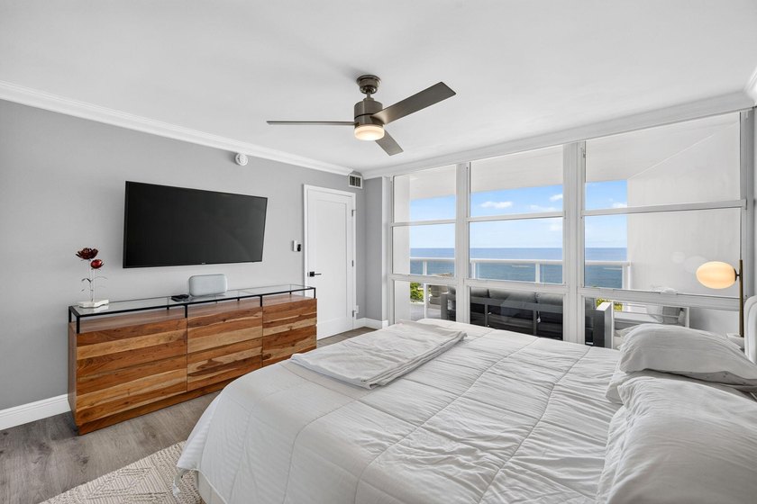 Panoramic unobstructed ocean views from every room. Beautifully - photo 24