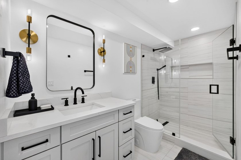 Panoramic unobstructed ocean views from every room. Beautifully - photo 32
