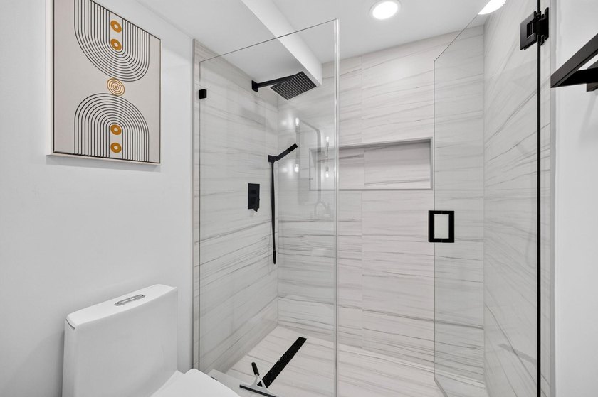 Panoramic unobstructed ocean views from every room. Beautifully - photo 33
