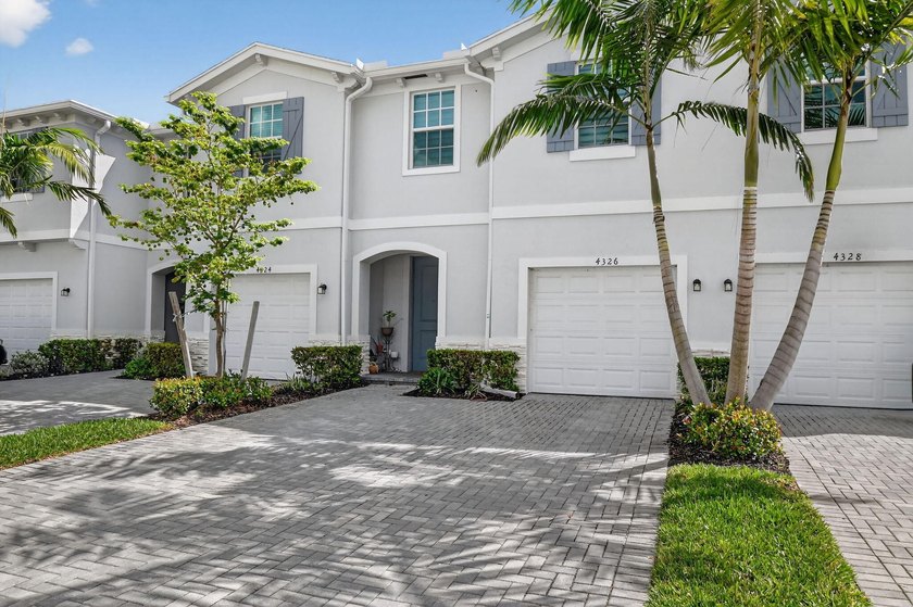 Experience modern luxury in the heart of Lake Worth! Built in - photo 2