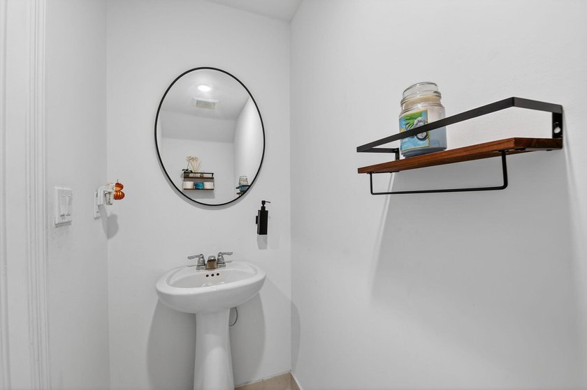 Experience modern luxury in the heart of Lake Worth! Built in - photo 6