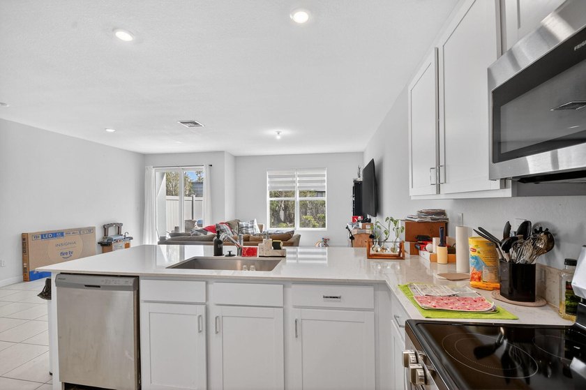 Experience modern luxury in the heart of Lake Worth! Built in - photo 9
