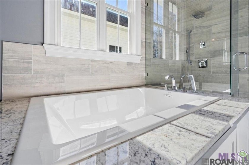 LOOKING FOR PEACE AND QUIET!!! BEAUTIFUL HOME IN POPULAR POINT - photo 18