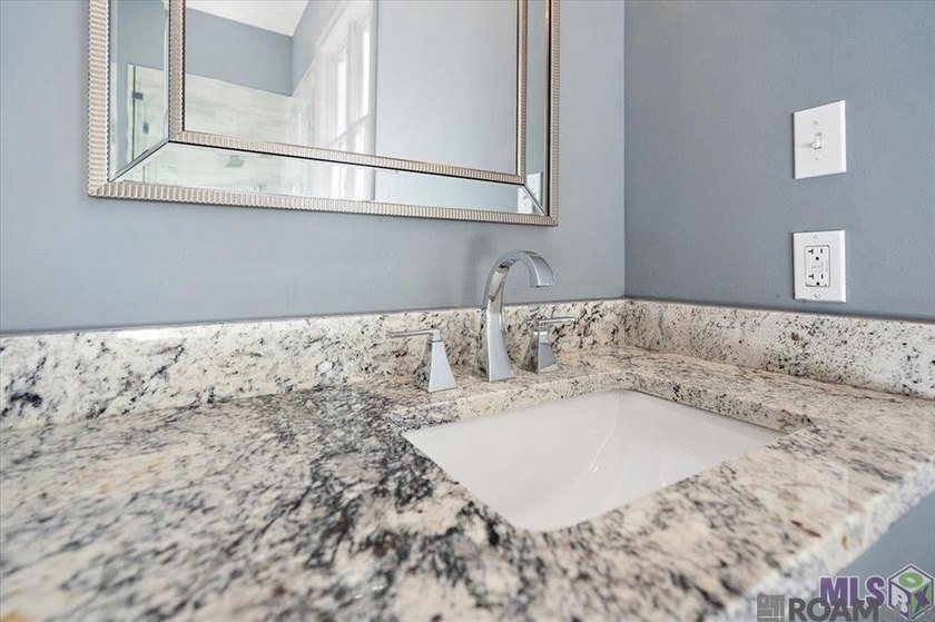 LOOKING FOR PEACE AND QUIET!!! BEAUTIFUL HOME IN POPULAR POINT - photo 19