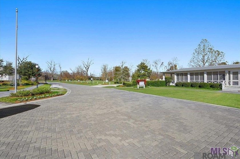 LOOKING FOR PEACE AND QUIET!!! BEAUTIFUL HOME IN POPULAR POINT - photo 30