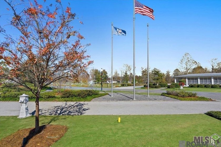 LOOKING FOR PEACE AND QUIET!!! BEAUTIFUL HOME IN POPULAR POINT - photo 31
