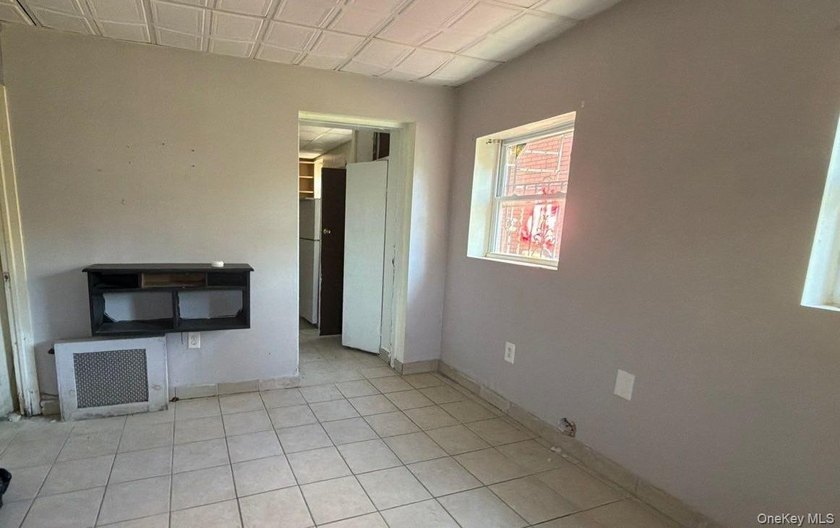 Free-standing 2-unit dwelling on an oversized parcel with - photo 9
