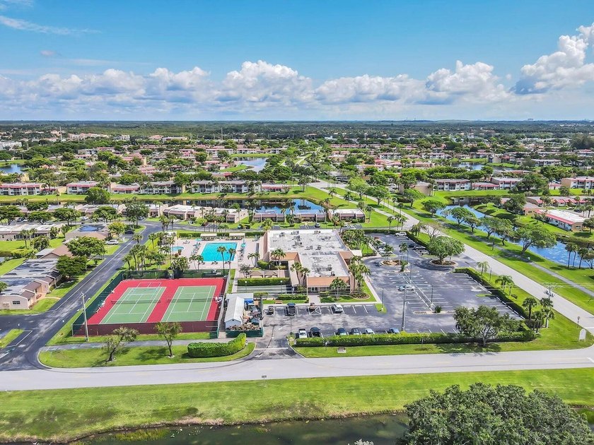 Newly renovated top-floor corner condo with water views, extra - photo 29
