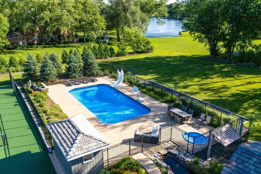 This exceptional home blends comfort, elegance, and tranquility - photo 2
