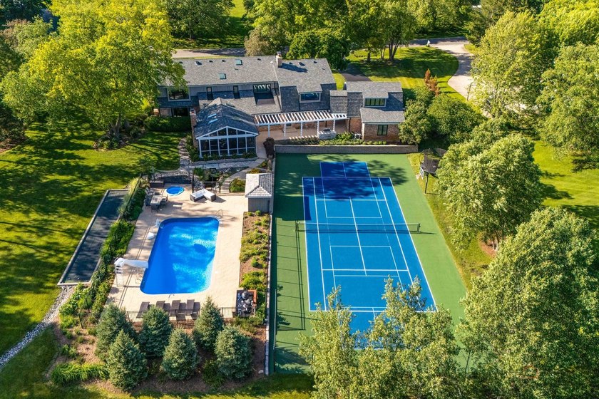 This exceptional home blends comfort, elegance, and tranquility - photo 3