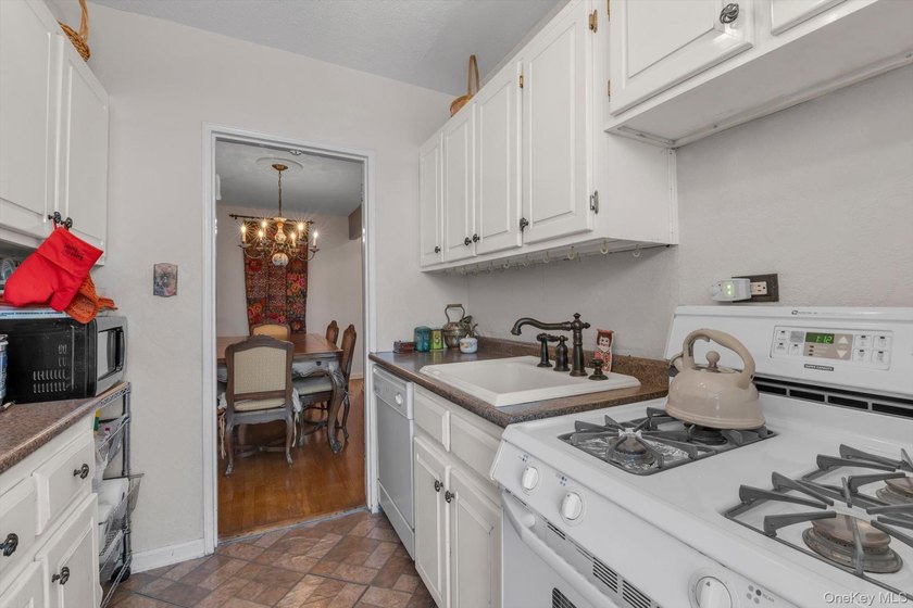 Welcome to this bright and sunny 2-bedroom, 1-bathroom coop - photo 8