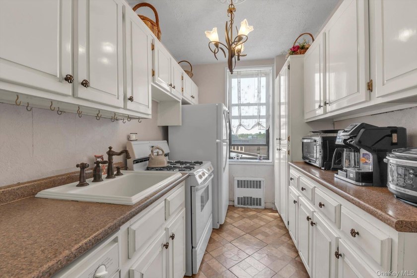 Welcome to this bright and sunny 2-bedroom, 1-bathroom coop - photo 9