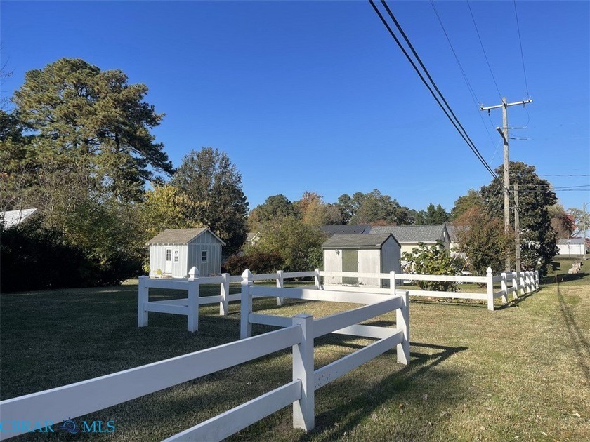 Charming, bright cottage home located on historic *Cottage Row* - photo 2