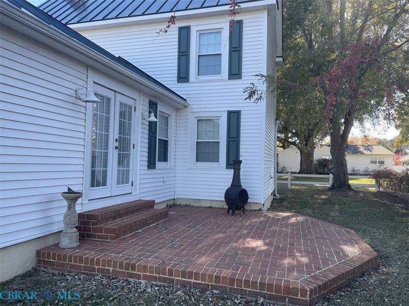 Charming, bright cottage home located on historic *Cottage Row* - photo 3