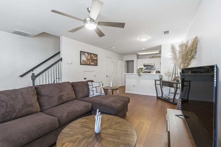 Welcome to this beautifully maintained 3-bedroom, 2.5-bath - photo 14