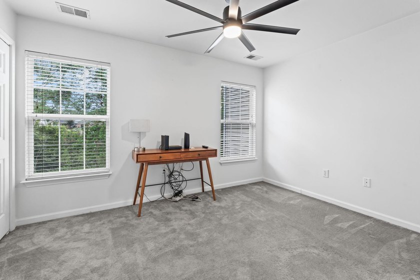 Welcome to this beautifully maintained 3-bedroom, 2.5-bath - photo 31