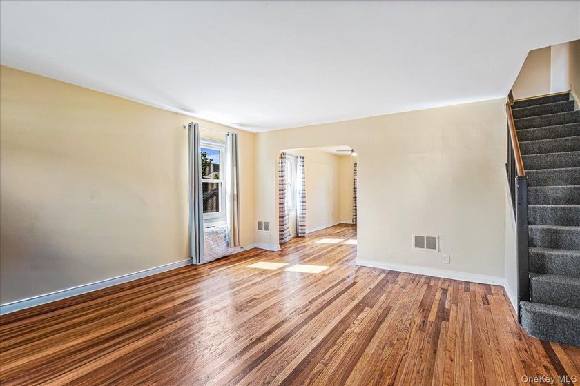 Welcome to this well-maintained semi-detached home in the heart - photo 3