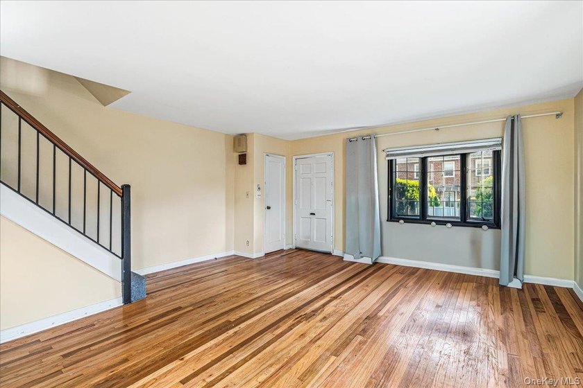 Welcome to this well-maintained semi-detached home in the heart - photo 5
