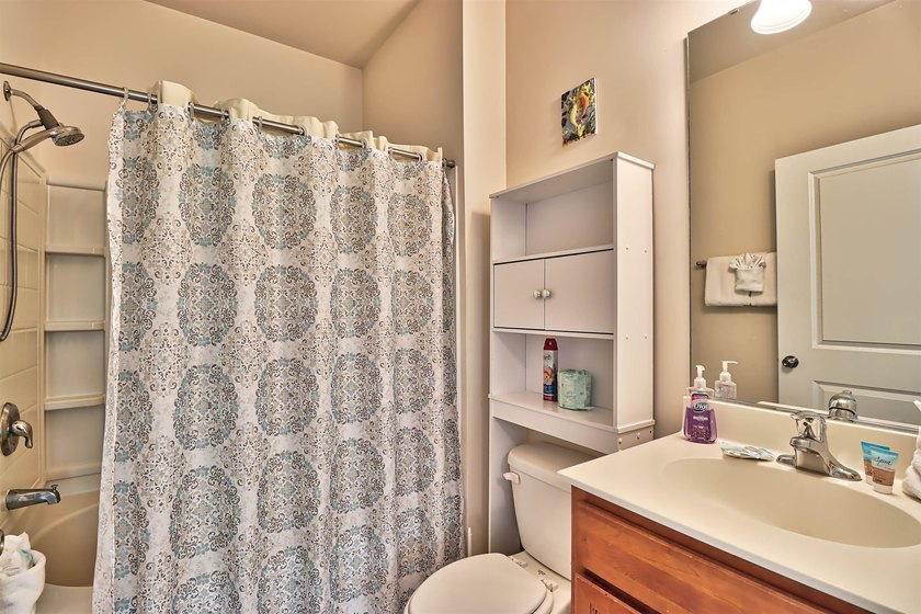 TRANSFERABLE GOLF MEMBERSHIP!! The unit is a 3-bedroom, 2 bath - photo 16