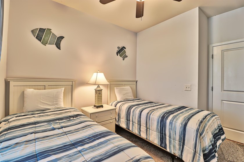 TRANSFERABLE GOLF MEMBERSHIP!! The unit is a 3-bedroom, 2 bath - photo 17