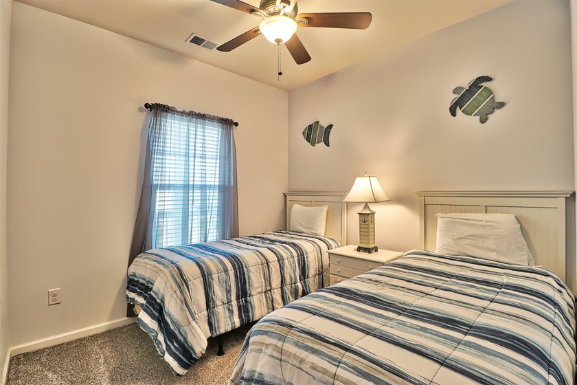 TRANSFERABLE GOLF MEMBERSHIP!! The unit is a 3-bedroom, 2 bath - photo 18