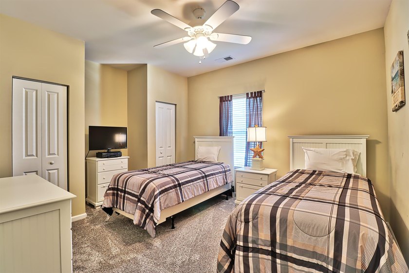 TRANSFERABLE GOLF MEMBERSHIP!! The unit is a 3-bedroom, 2 bath - photo 20