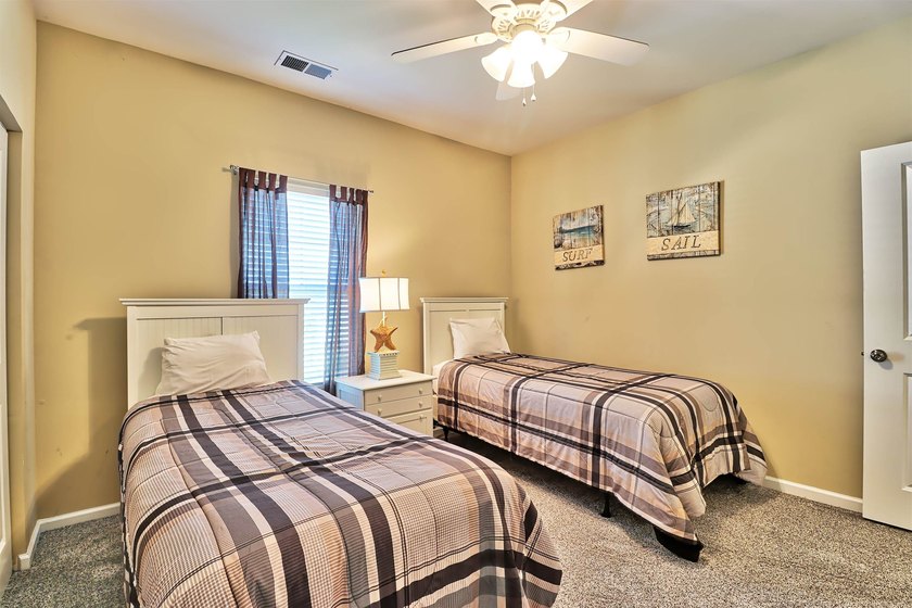 TRANSFERABLE GOLF MEMBERSHIP!! The unit is a 3-bedroom, 2 bath - photo 21
