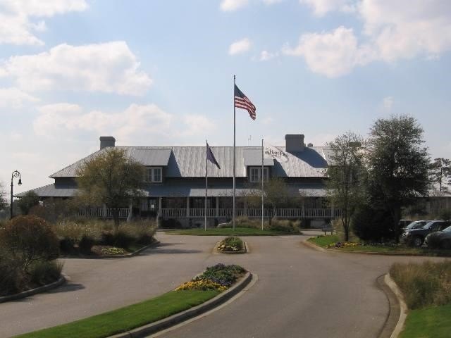 TRANSFERABLE GOLF MEMBERSHIP!! The unit is a 3-bedroom, 2 bath - photo 32