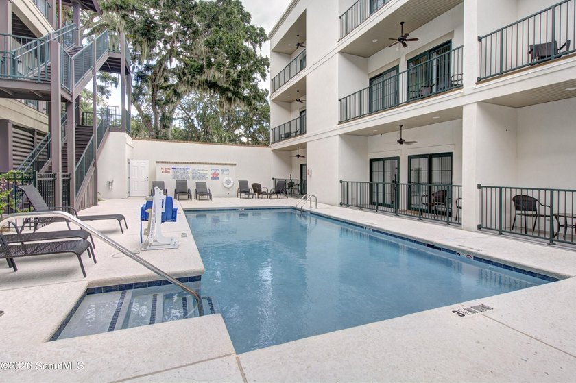 Located in the heart of the coast, this beautiful unit has a - photo 14
