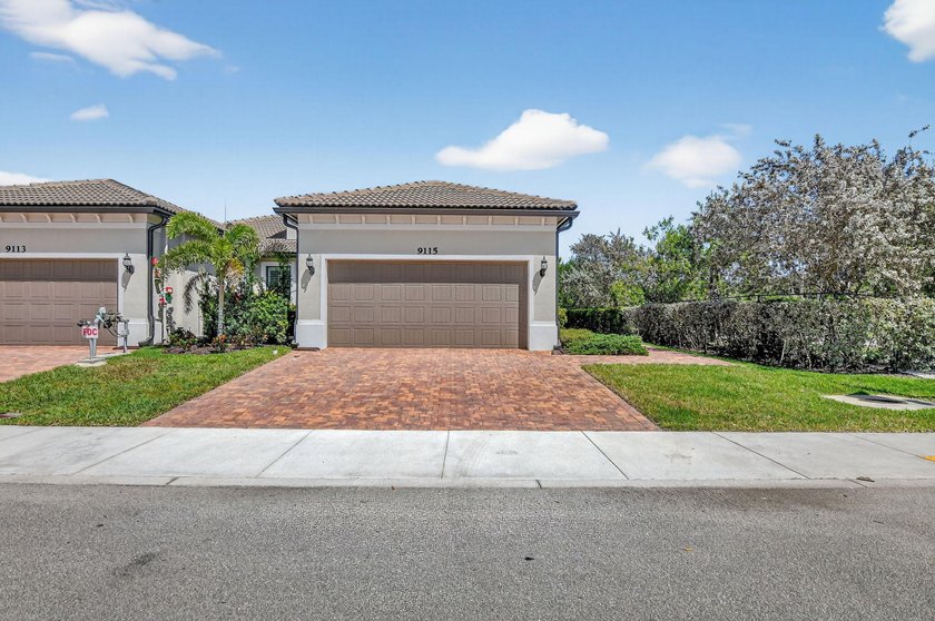 Best unit in Boca Flores! This beautifully upgraded 2-bedroom - photo 3