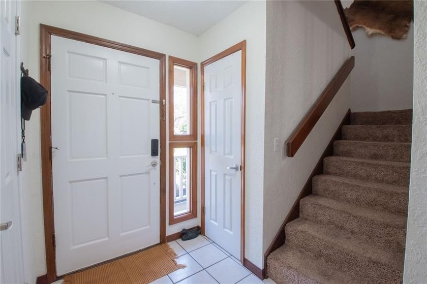 Inviting 3-Bedroom Home in Sugarmill Plantation! Welcome to 301 - photo 4