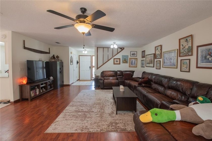 Inviting 3-Bedroom Home in Sugarmill Plantation! Welcome to 301 - photo 7