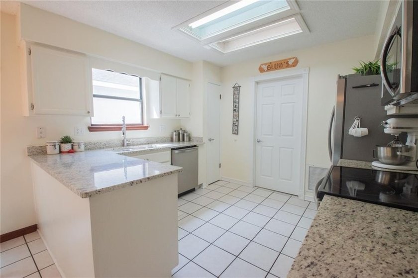 Inviting 3-Bedroom Home in Sugarmill Plantation! Welcome to 301 - photo 10